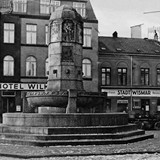 Brinckman-Brunnen auf dem Schröderplatz in Rostock (1914) von Paul Wallat (Archiv: Berth Brinkmann)