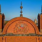 Detail der Fassade des Universitätshauptgebäudes in Rostock (Foto: Berth Brinkmann)