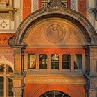 Detail der Fassade des Universitätshauptgebäudes in Rostock (Foto: Berth Brinkmann)